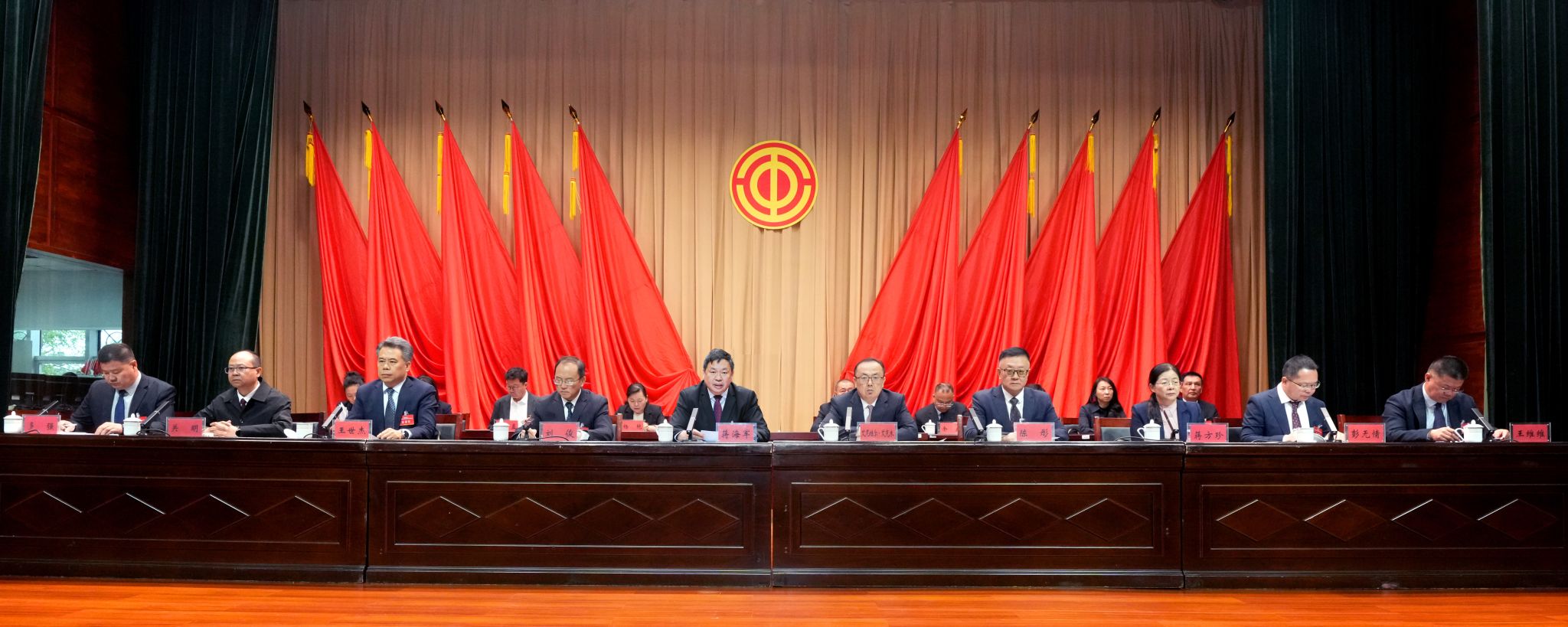 优德第十届教职工代表大会暨工会会员代表大会第一次会议胜利召开
